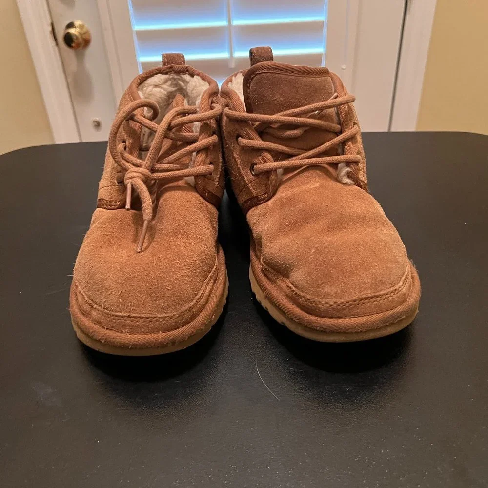 Ugg size 5 boots 3236 tan